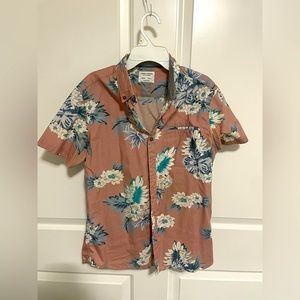 Beautiful Pink button down with design - S